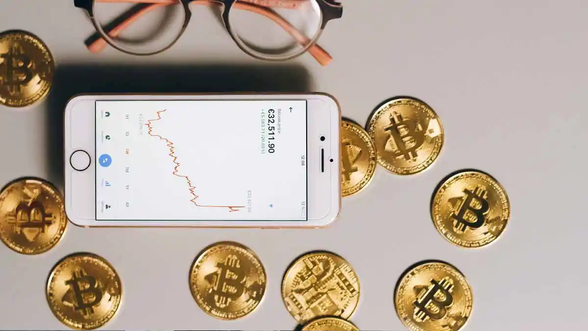 La relación entre las criptomonedas y las finanzas